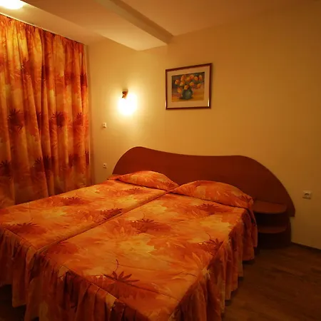 Otel Tanya 3*