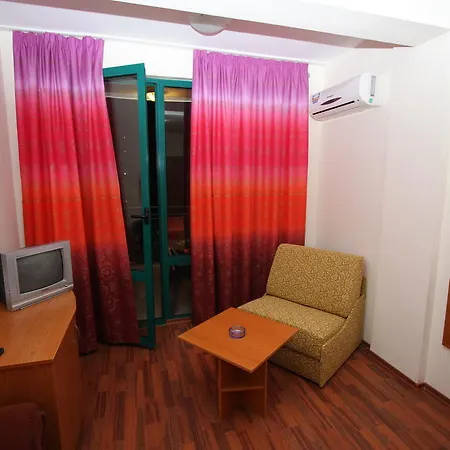 Otel Tanya 3*