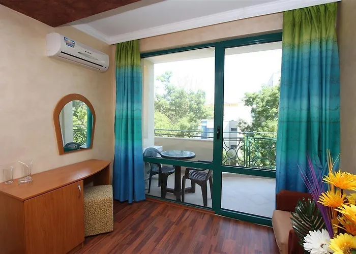 Tanya 3* Sluneční pobřeží